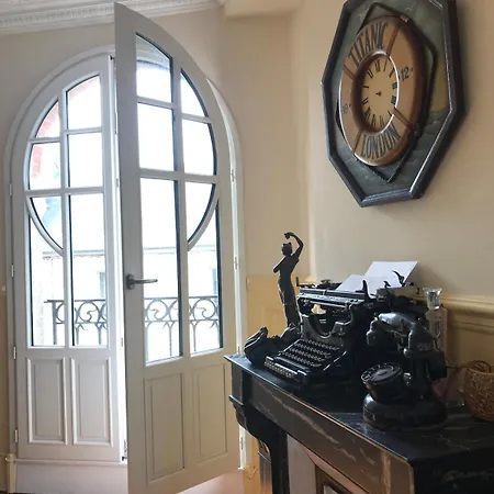 A La Apartman