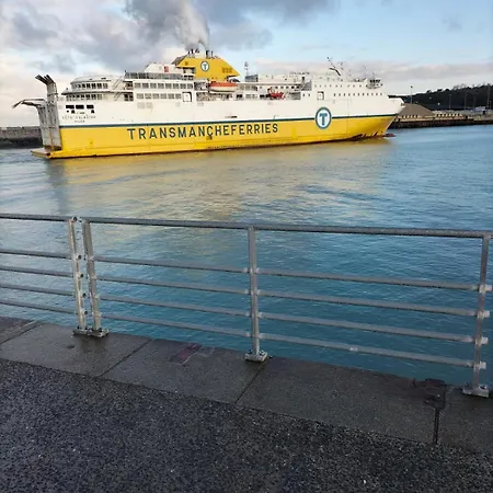 A La Апартаменты *